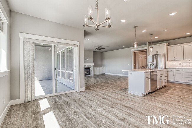 Building Photo - Stunning 5 Bed Richland Home with 3-Car Ga...