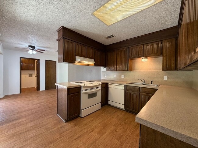 Foto del edificio - 1003 Poplar St