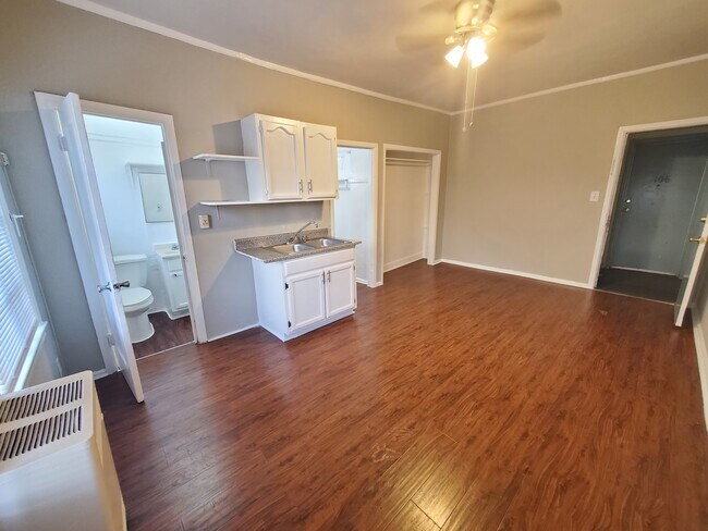 Building Photo - 440 N Coronado St