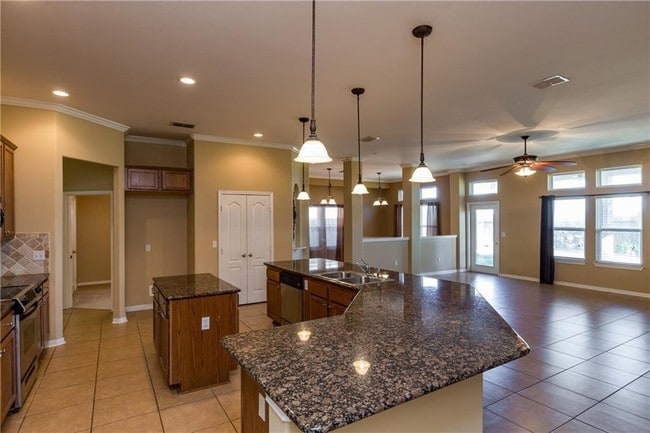 Building Photo - 6110 Maramet Dr