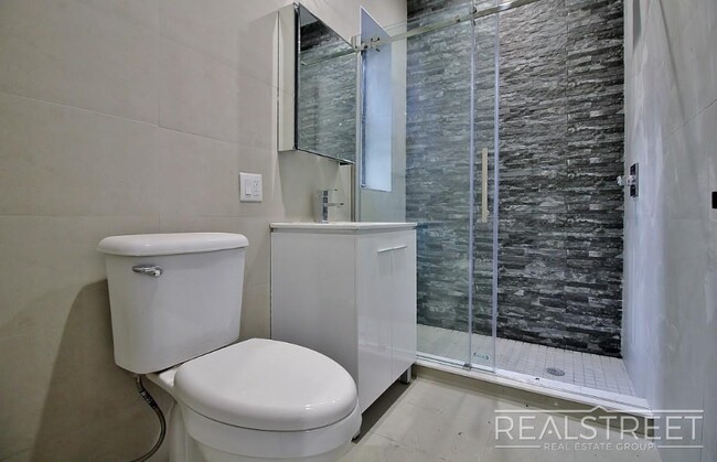 Building Photo - Brand New 1 BED in Crown Heights