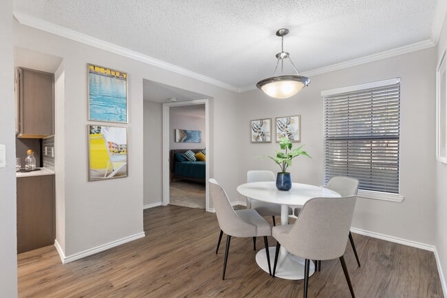 Building Photo - Wellington at Willow Bend