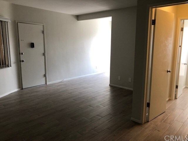 Building Photo - 250 E Badillo St