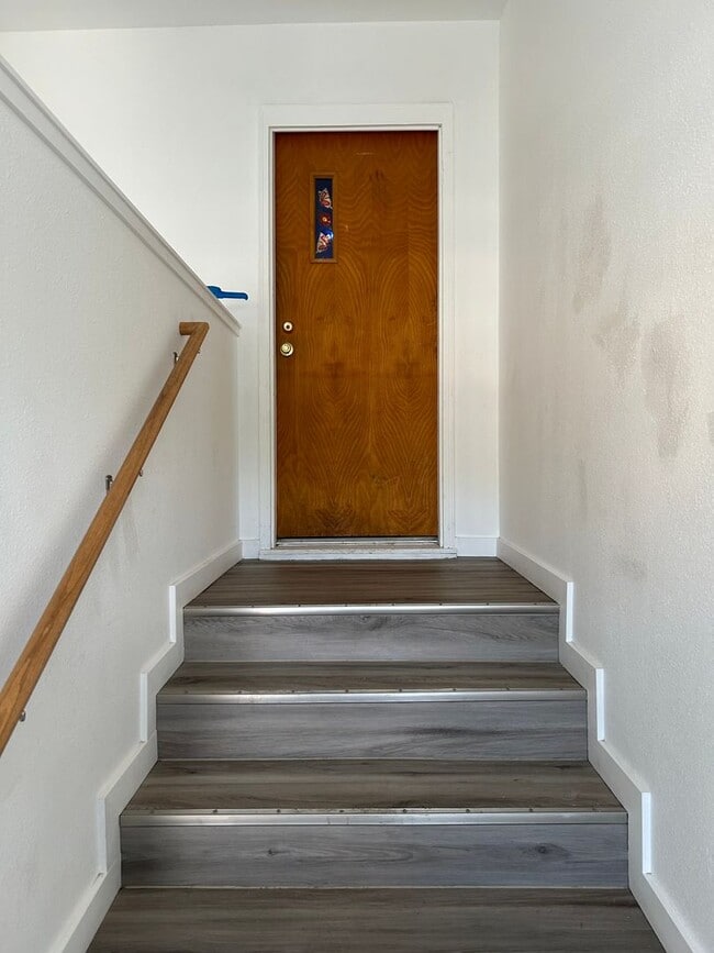 Building Photo - 24 Broadwater Ave