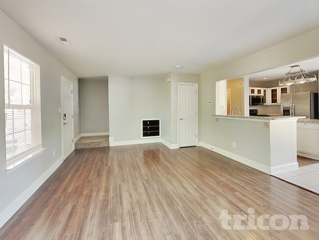 Building Photo - 106 Newbury Dr