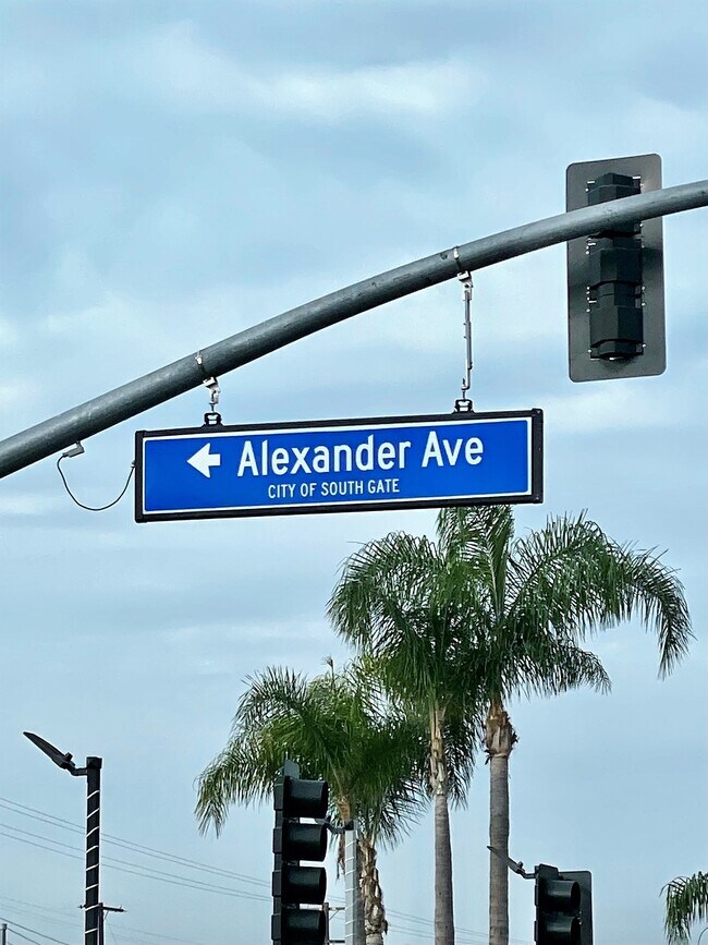 Between Firestone and Tweedy - 9516 Alexander Ave