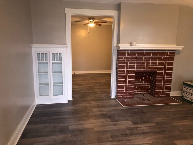 Foto del edificio - Highland Park - 3 BR 1st Floor Duplex, LR, DR