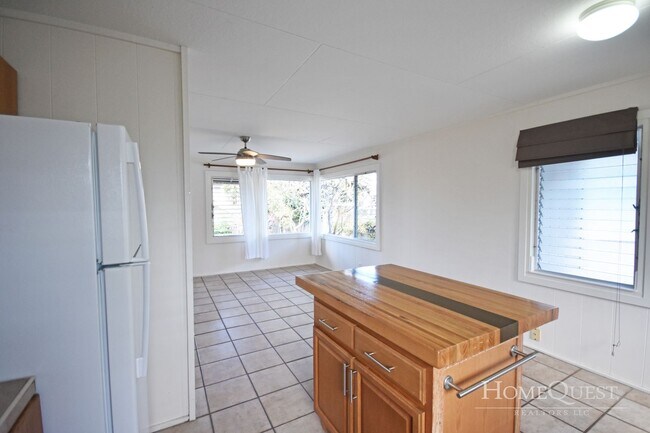 Building Photo - Stand Alone 3/2 in Kailua!  $3100/mo