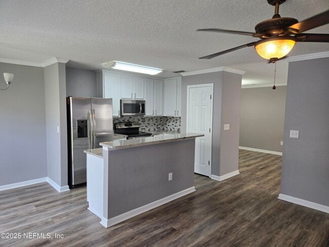 Building Photo - 1500 Calming Water Dr