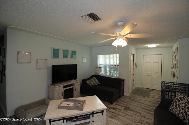Foto del edificio - 5381 Frederick Ave