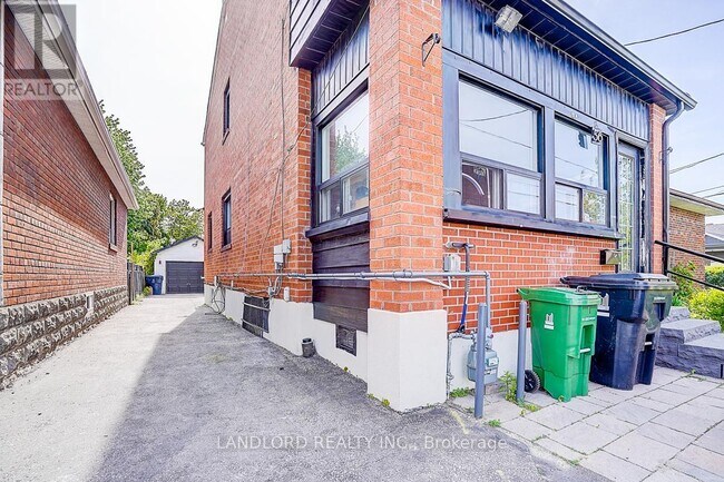 Building Photo - 56 Bicknell Ave