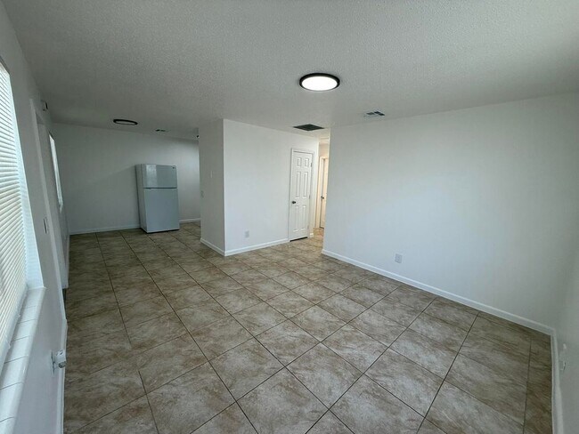 Foto del edificio - 1130 N F St