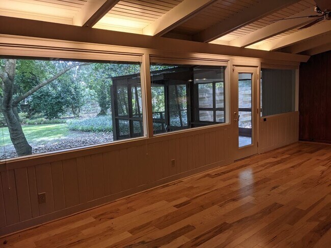 Foto del edificio - 223 Edgefield Ave NW