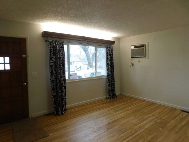 Building Photo - Beautiful 3 Bedroom 1 Bath Home