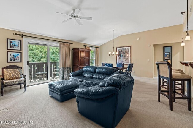 Foto del edificio - 945 Registry Blvd