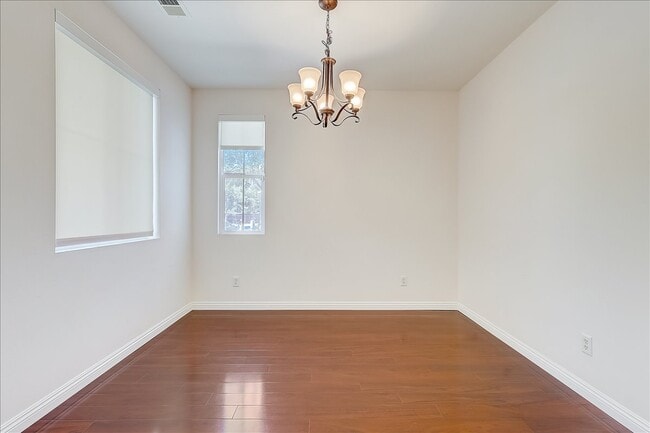 Building Photo - 3115 N Sunrise Ct