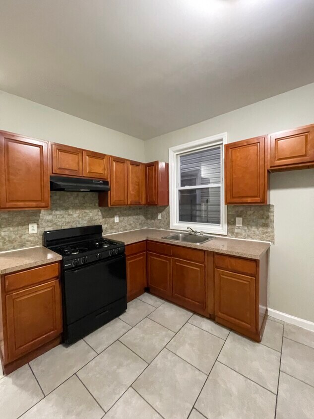 Unit 2 - 386 Badger Ave