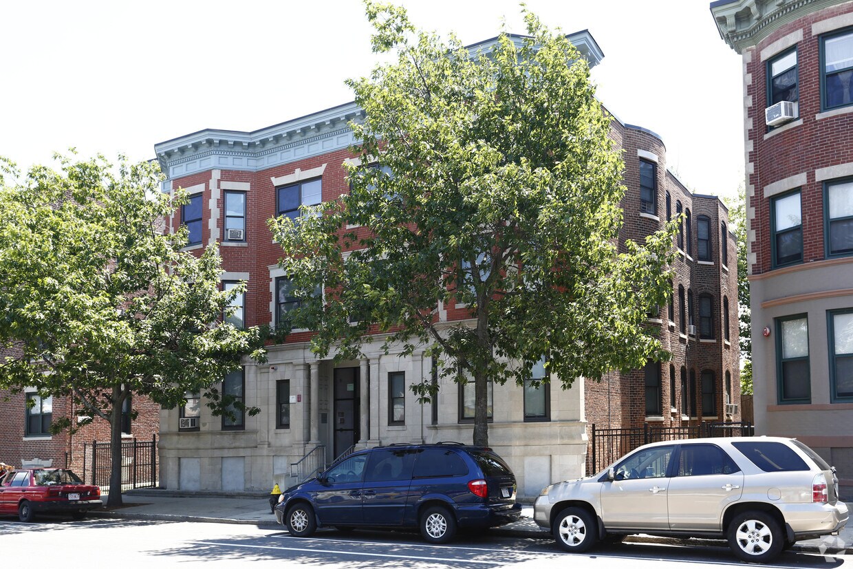 Foto principal - 217-219 Columbia Rd