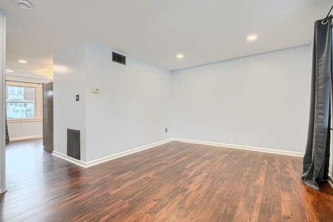 Building Photo - 7906 Wynbrook Rd