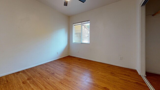 Foto del edificio - 5704 Dorothy Dr