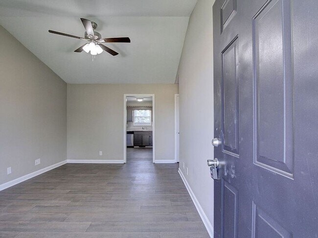 Building Photo - Super cute Ranch Move-In Ready!