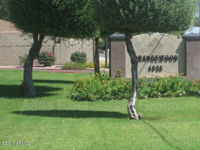 Building Photo - 4828 W Orangewood Ave