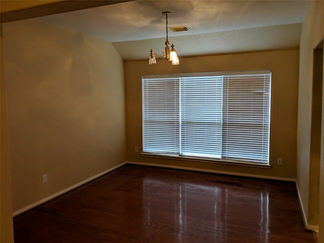 Building Photo - 27139 Pine Crossing Dr