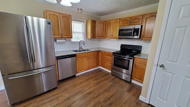 Kitchen - 157 Davis Ln