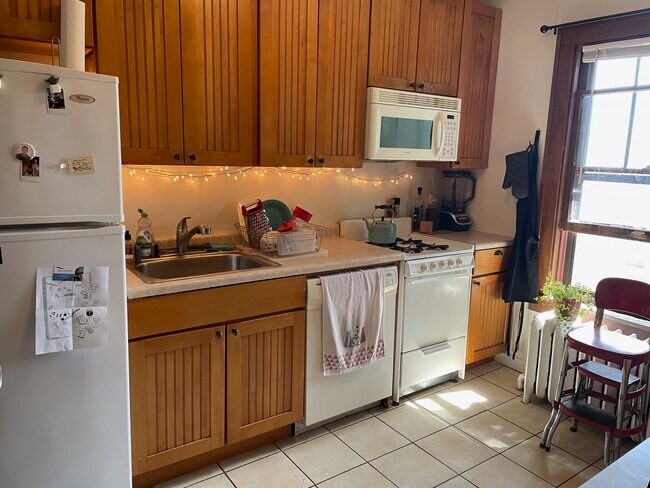 Kitchen - 709 W 38th St
