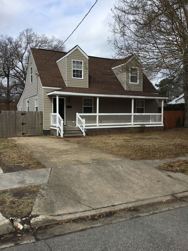 Foto principal - Charming Two-Story Home with Spacious Layout