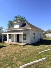 Building Photo - 1131 E Moman Ave