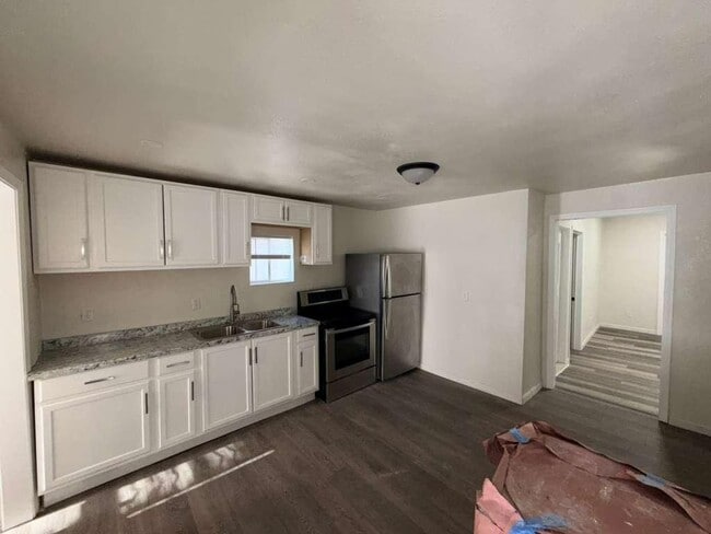 Building Photo - 653 W Bruce St