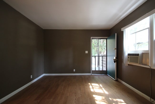 Building Photo - 183 N Chester Ave