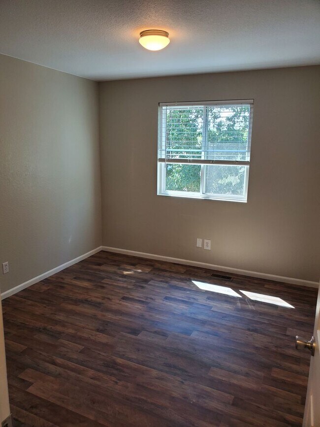 Foto del edificio - 2150 E 97th Pl