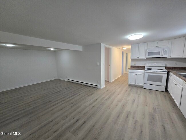 Foto del edificio - 79 Middle Rd