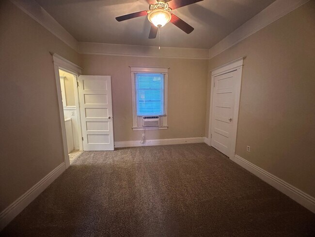 Foto del edificio - Updated 2 Bedroom with Office and Yard in the Heart of Midtown