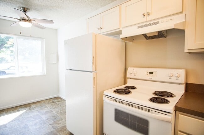 Photo - 1561 SE Stark St Apartment