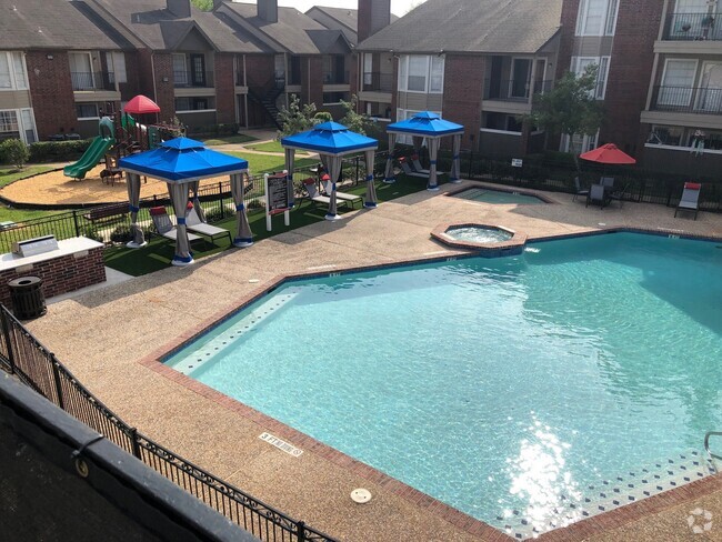 Parque at Bellaire Pool with Sundeck - Parque at Bellaire