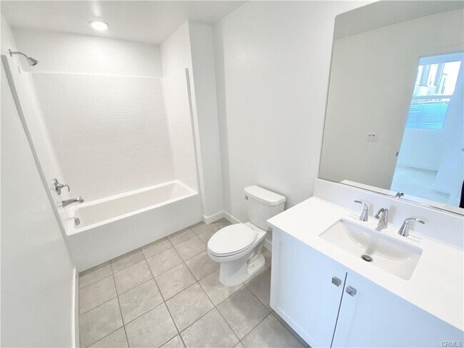 Foto del edificio - 425 Palermo, Lake Forest, CA 92630 - 3 BR ...