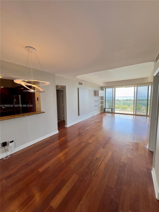 Foto del edificio - 5600 Collins Ave