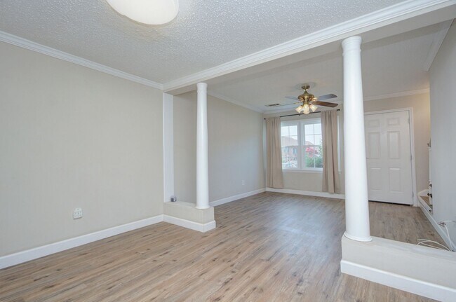 Foto del edificio - 6242 Old Pineville Rd