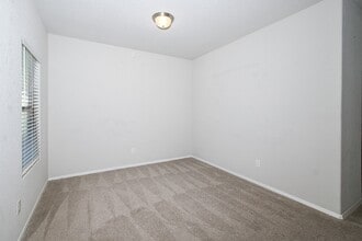 Building Photo - 2711 Wyandotte Ave