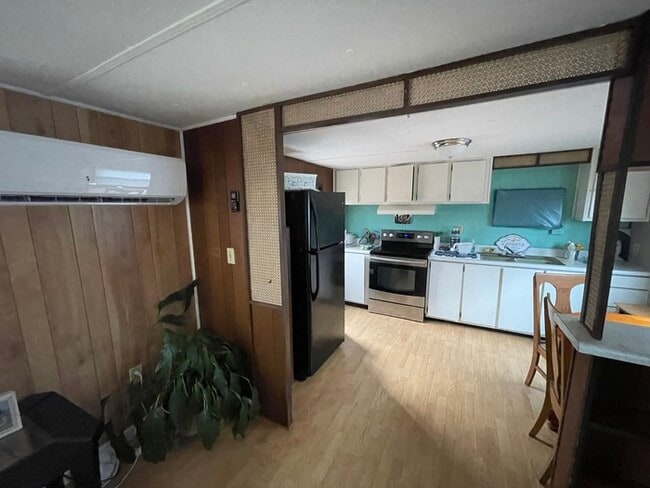 Building Photo - 120 Stocks Dr