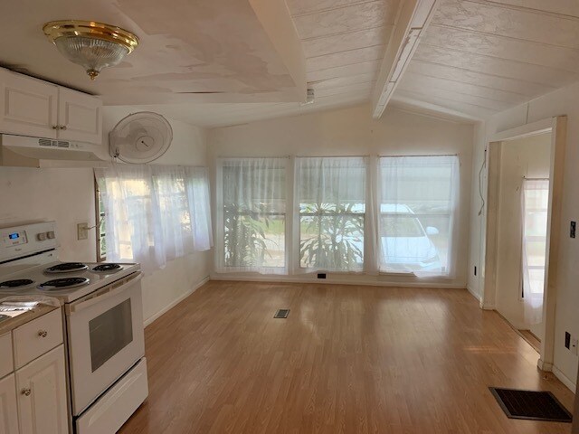 Building Photo - 525