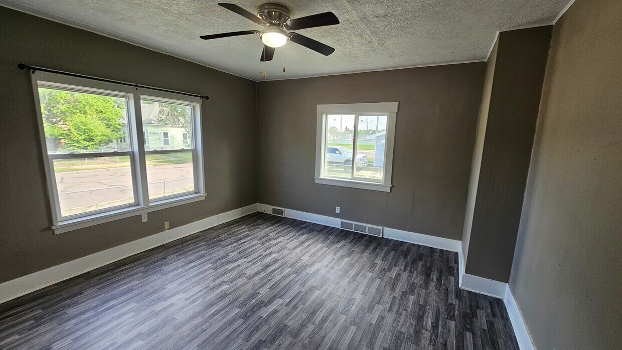 Primary Photo - 210 N Lincoln Ave