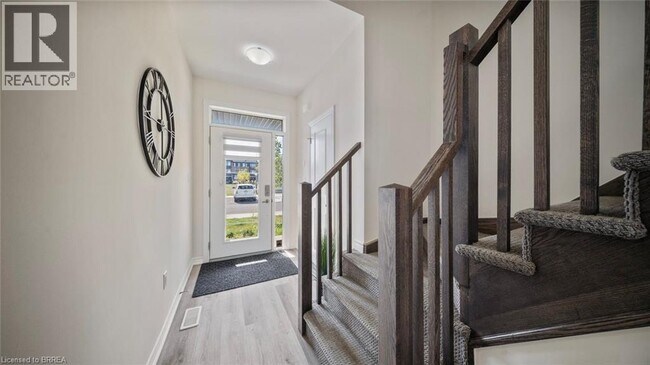 Photo du bâtiment - 461 Blackburn Dr