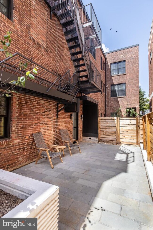 Building Photo - 1813 35th St NW