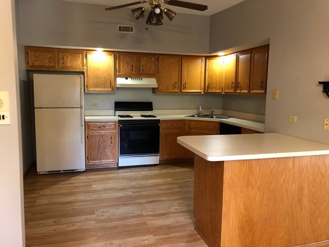 Building Photo - 1113 E Division St