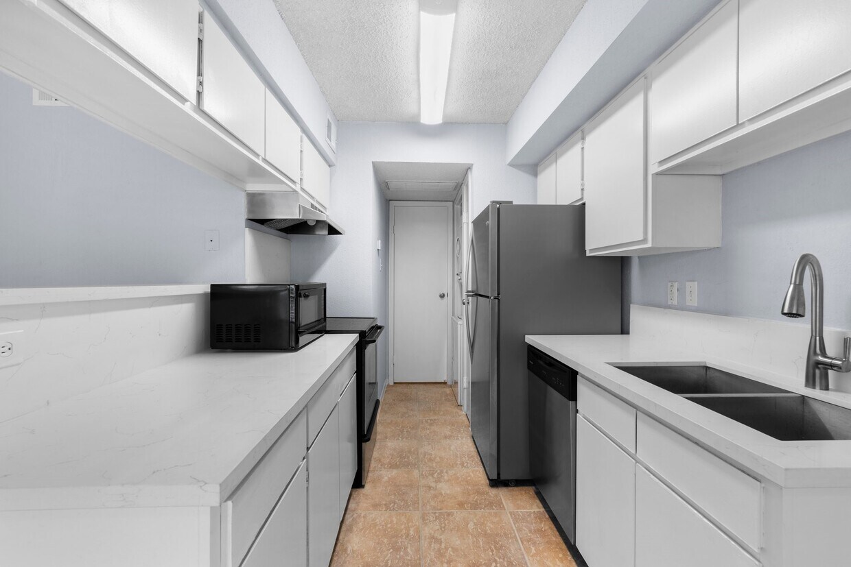 Foto principal - 2750 Holly Hall St