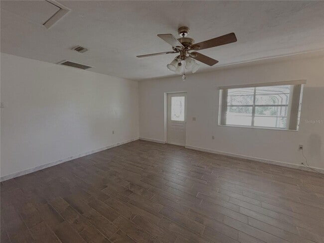 Foto del edificio - 6350 NE 86th Ave
